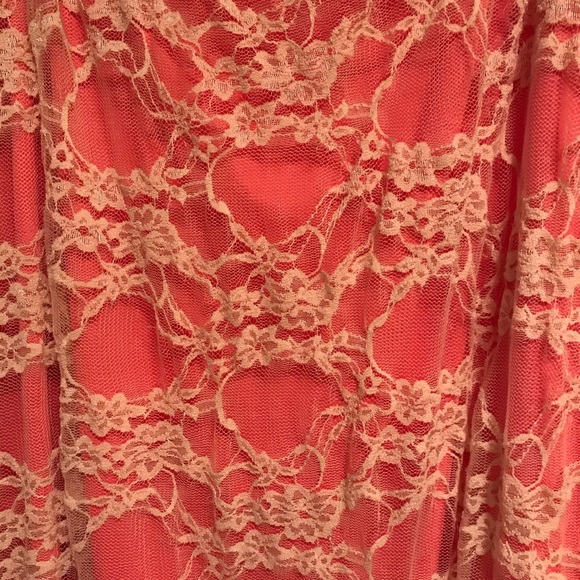 Tank top, lace overlay - Picture 2 of 2